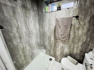 En-suite- click for photo gallery